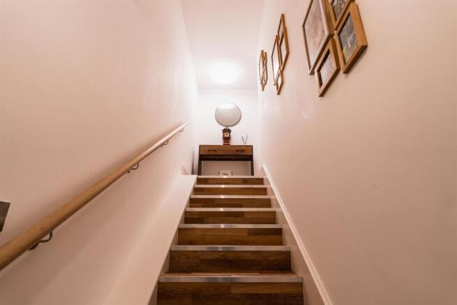 2 bed Apartment for sale Image 5