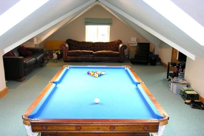 Bed 4/Sitting/Games