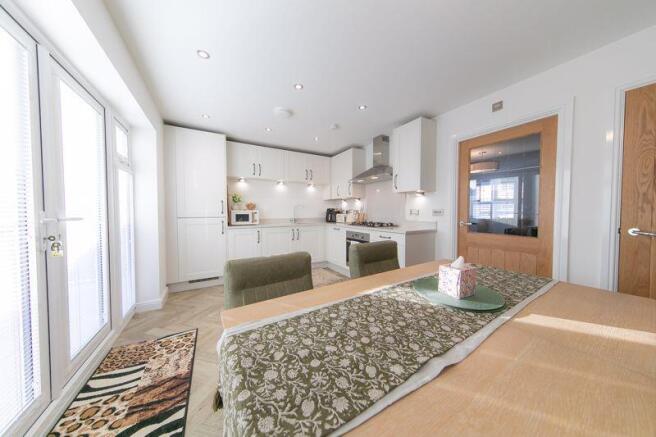 Open plan kitchen & dining space