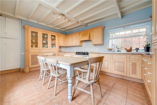 7 bed Semi-Detached for sale Image 5