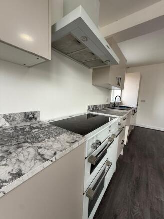 3 bed House to rent Image 4