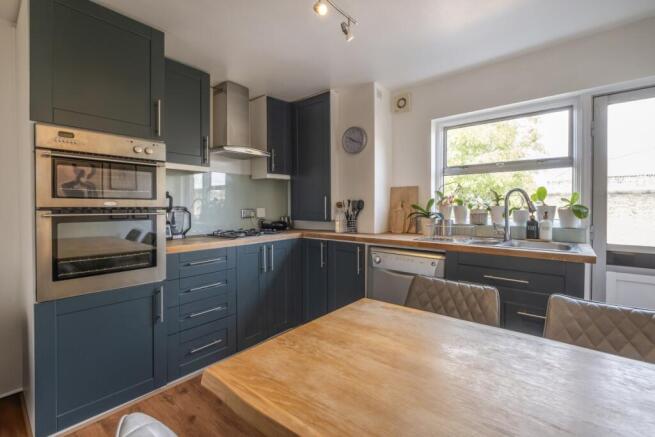 16-Heathfield-Squ...