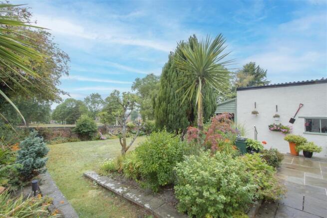 York Place, North Wingfield, Chesterfield photo 3