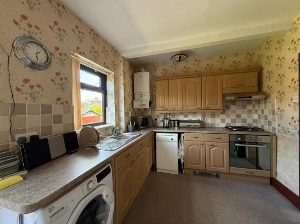 Kitchen 2.jpg