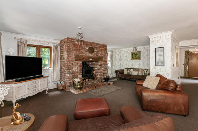 5 bed Detached for sale Image 10