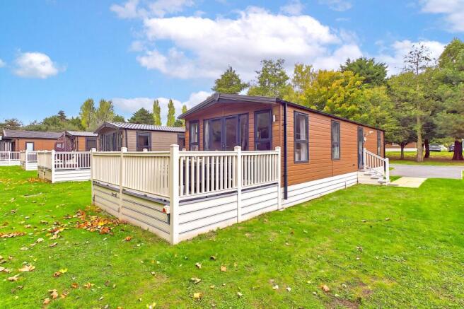 2-bed caravan on Allerthorpe Golf & Country Park , Allerthorpe, York, YO42 4RL, £50,000