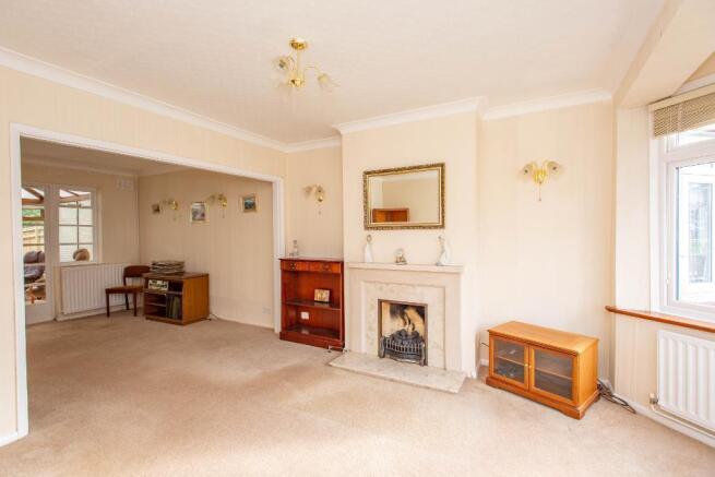 lounge/dining room