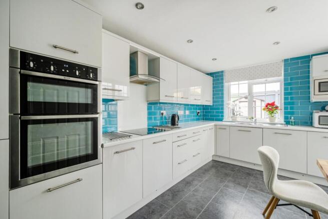 1385540-10-69285749dd6c6