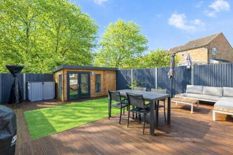 Brooklands Road, Crawley, RH11