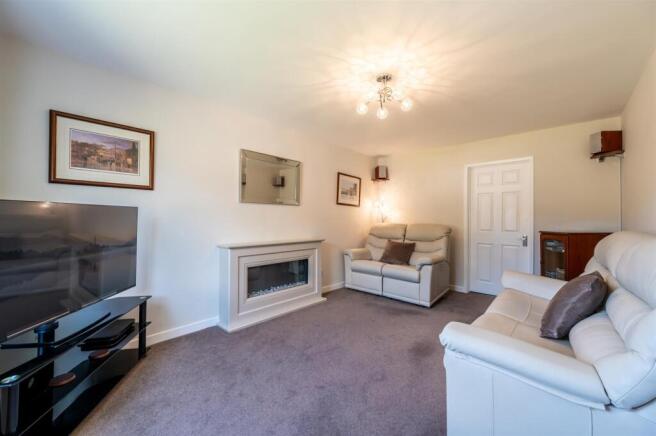 5 bed Detached for sale Image 6