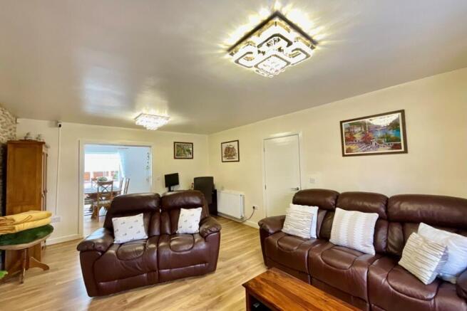 4 bed Detached for sale Image 7