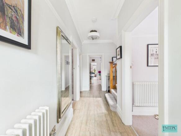4 bed Semi-Detached to rent Image 11