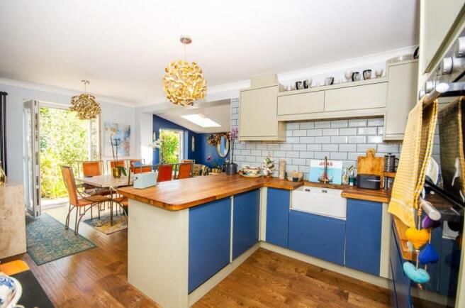 Kitchen pic 2.jpg