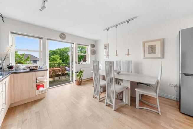 4 bed Terraced for sale Image 4