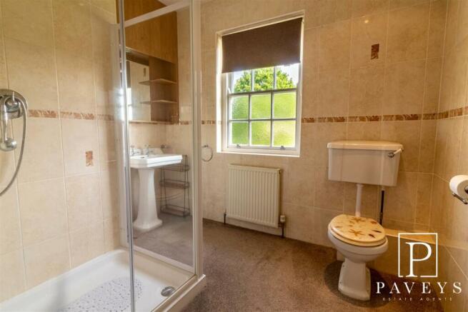 EN-SUITE TO MASTER BEDROOM
