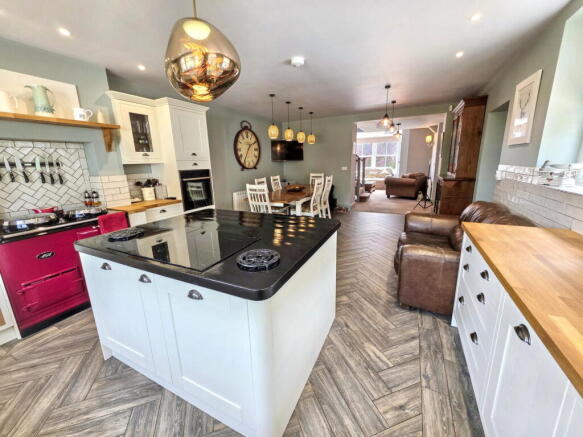 3 bed Detached for sale Image 4