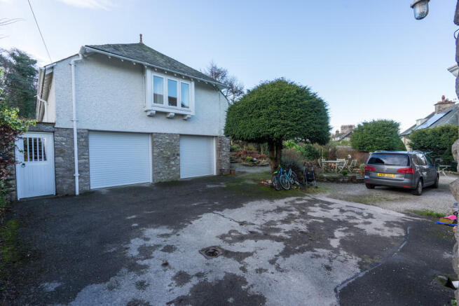 Double Garage wit...