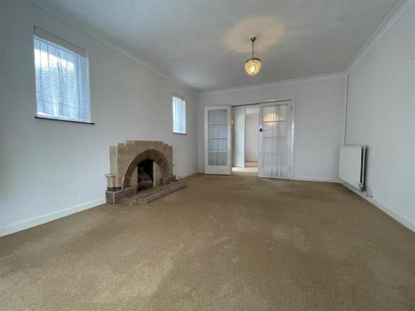 LOUNGE DINING ROOM