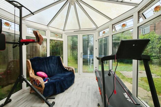 4 bed Semi-Detached for sale Image 11