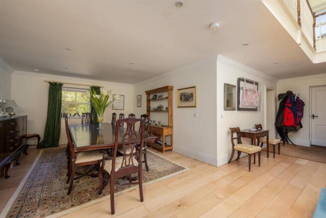 5 bed House for sale Image 9