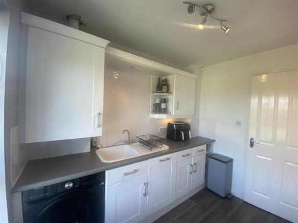 3 bed Apartment for sale Image 4