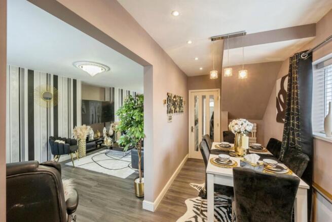 3 bed Semi-Detached for sale Image 6