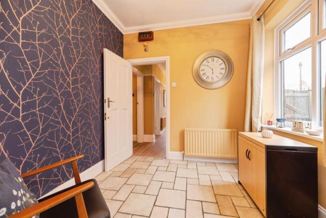 4 bed Semi-Detached for sale Image 10
