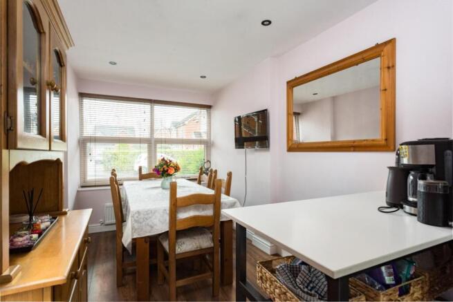 3 bed House for sale Image 5