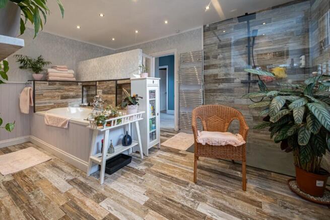 3 bed Terraced for sale Image 6