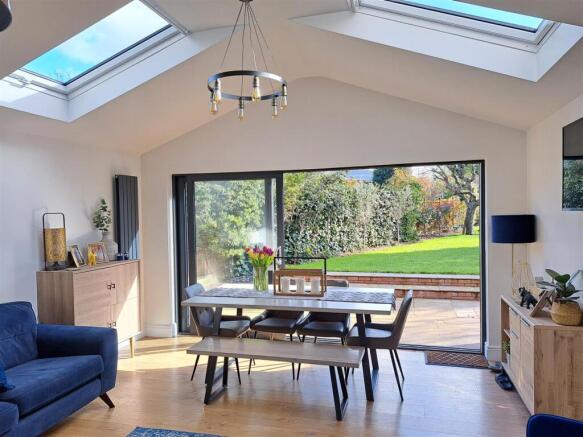4 bed Semi-Detached for sale Image 8