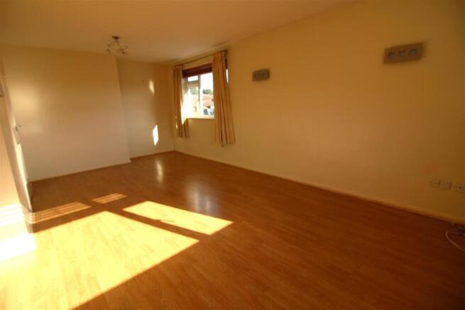 22 Scott Close Lounge Ad.JPG