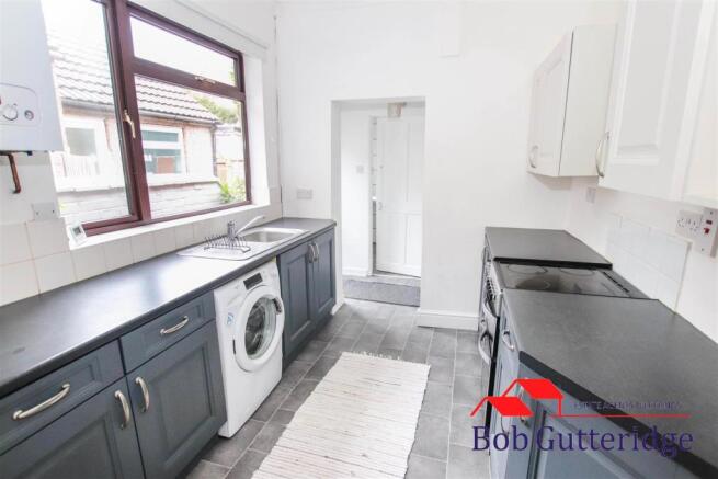 FITTED KITCHEN