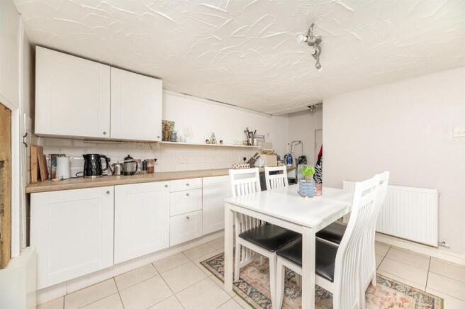 1 bed House for sale Image 9