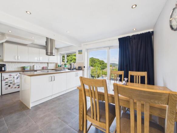 3 bed Semi-Detached for sale Image 7