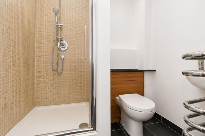 3 bed Apartment for sale Image 8