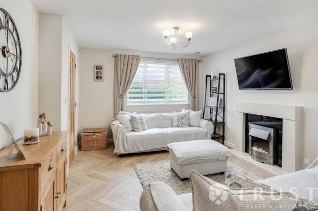 4 bed Detached for sale Image 5