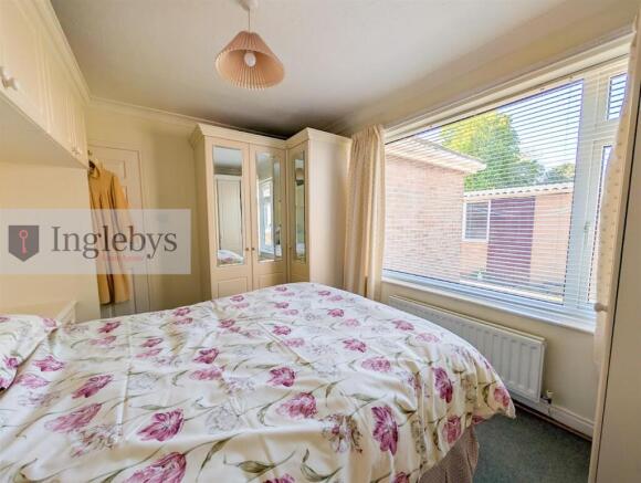 2 bed Semi-Detached Bungalow for sale Image 11