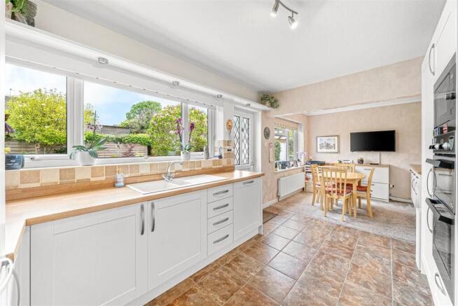 2 bed Detached Bungalow for sale Image 10