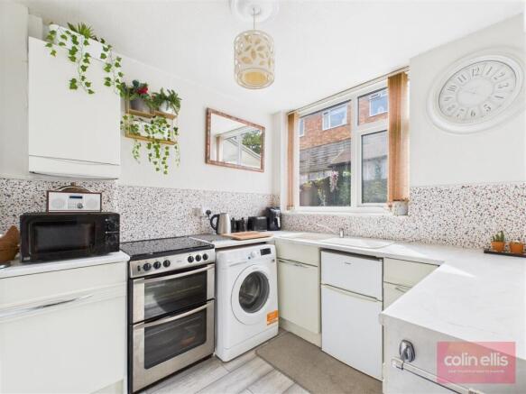 3 bed Semi-Detached for sale Image 6