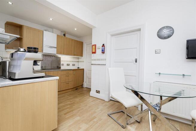 4 bed Detached for sale Image 11