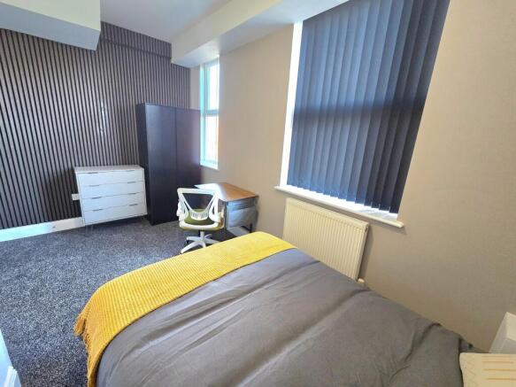 1 bed House Share to rent Image 5