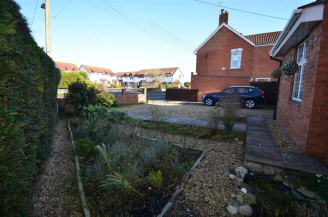 FRONT GARDEN
