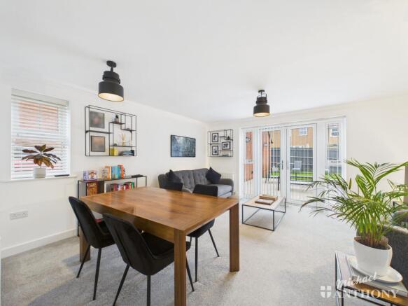 CAM02773G0-PR0384-STILL020