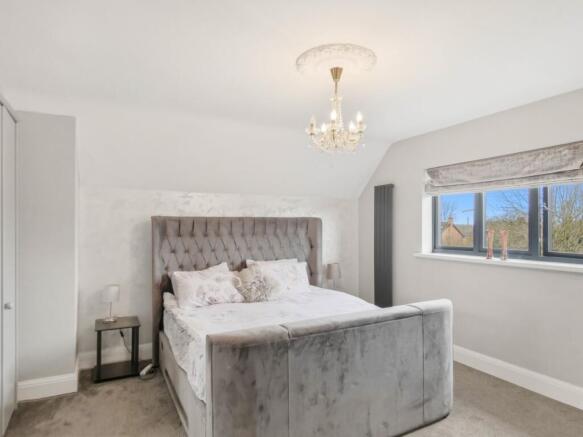 5 bed Detached for sale Image 9