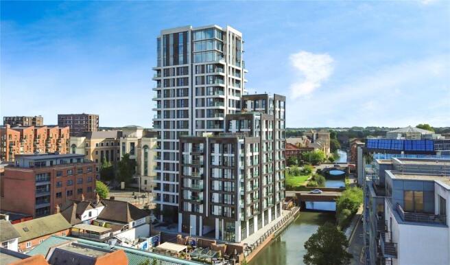 2-bed flat on Kings Road, Reading, Berkshire, RG1, £325,000