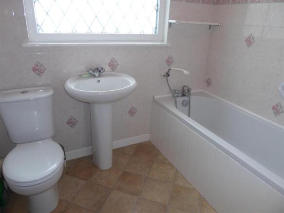 BATHROOM/WC (REAR)