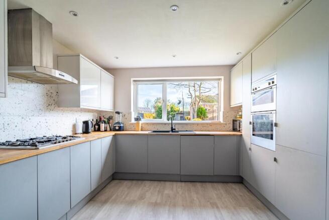 4 bed Detached for sale Image 5
