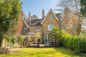 17, Hall Place Drive, Weybridge KT13 0AJ