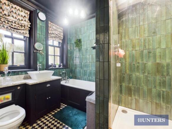 3 bed Apartment to rent Image 9
