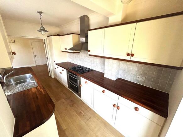 Kitchen 1.jpg